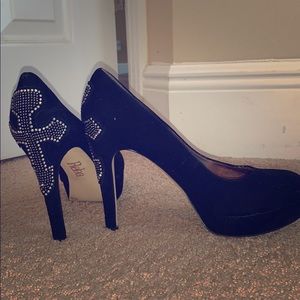 Women’s black high heels shoes